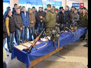 Елецкие школьники окунулись в суровые армейские будни