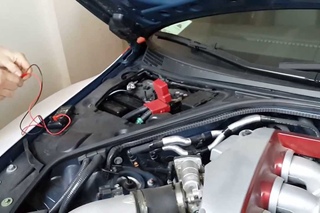 Запуск двигателя NISSAN GT-R при помощи CARKU E-Power Elite