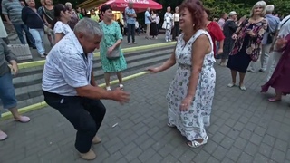 г...“Белое Вино“... гр. Кристина... звучит на танцполе в Гомельском парке...