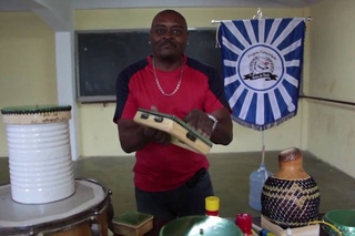 Oficina cultural de percusso artesanal  de material Reciclado - Samba do Monte