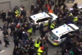 Muslims attack cop car in Copenhagen