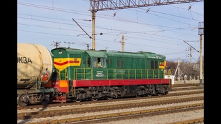Тепловоз ЧМЭ3-3977 с цистернами