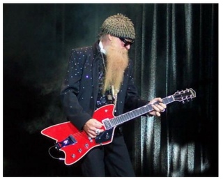 Zz top гитары. Странные бас гитары. Zz top гитары. Гитары билли гиббонса zz top. Группа зизи топ.