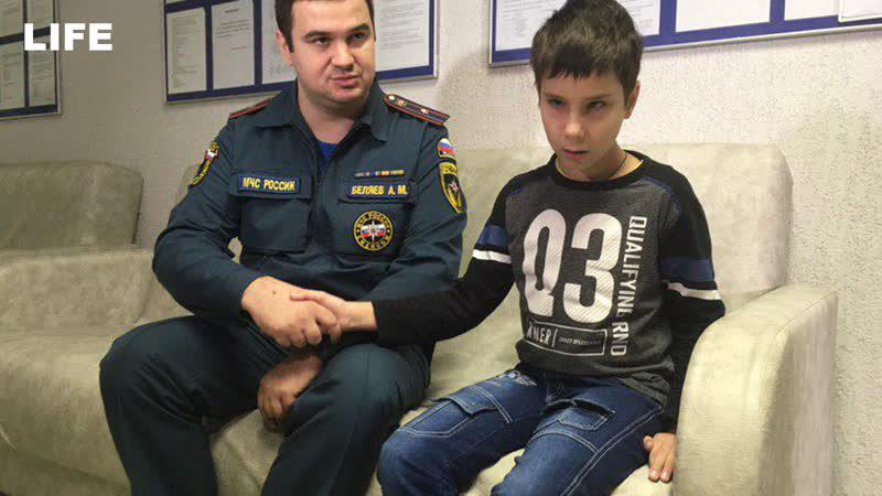 Слепого мальчика, звонившего в МЧС от одиночества,