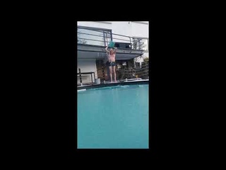 DOUCHING WITH ICE COLD WATER AND SNOW BATH  -10°C