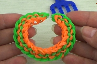 Браслет из резинок “Тротуар“. Просто и красиво! Плетение Loom Bands