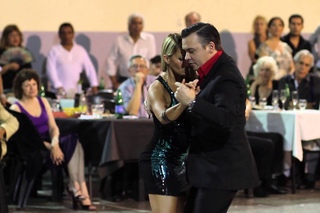 Gabriel Misse y Anala Centurion en la Milonga de despedida de los Matera en el Sunderland 29-12-12