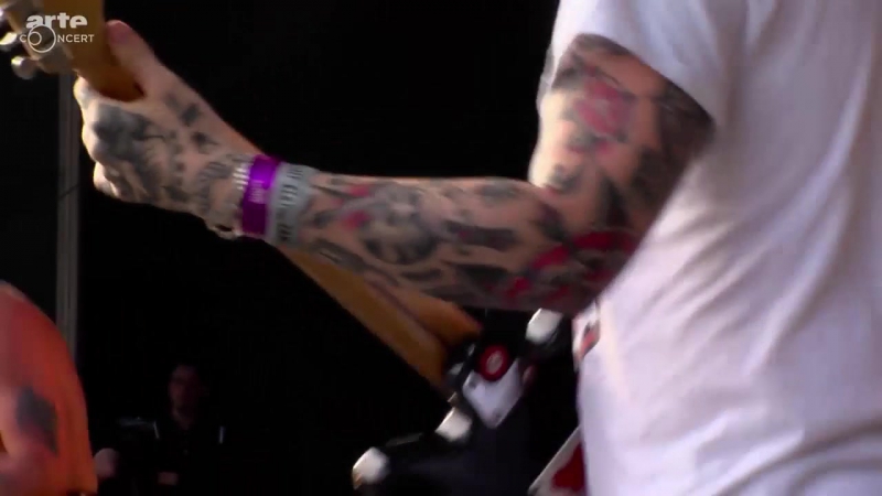 Slaves Facing The Wall ( Live at Cabaret Vert