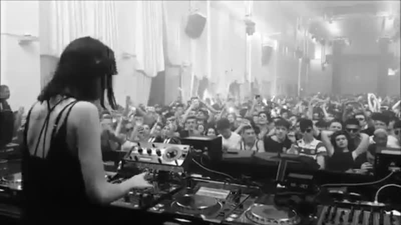 F michael klein signal response amelie lens
