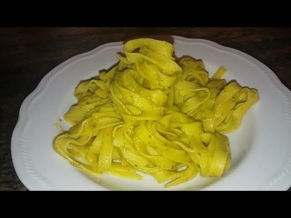 TAGLIATELLE CON CREMA DI ZUCCHINE E ZAFFERANO