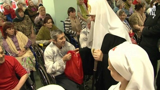 Патриарх Кирилл посетил больницу для бездомных