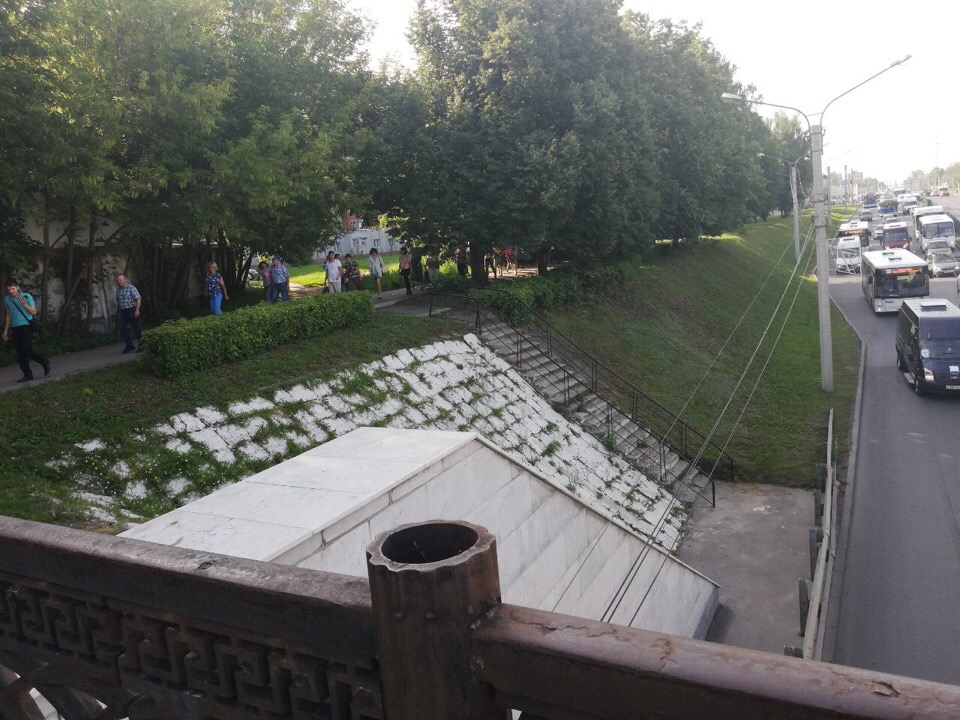 Последствия ДТП под путепроводом на Ивана Яковлева Это картинка