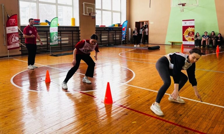 Клубы по месту жительства 19 марта 2024 года специалисты Центра тестирования ГТО МАУ «Клубы по месту жительства» приняли нормативы у старших классов Городского классического лицея в количестве 20 человек в рамках «Декады ГТО»