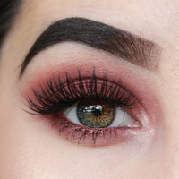 Красная тушь для ресниц. Ресницы цвета бургунди. Тушь бургунди. Винный смоки айс. Бордовые ресницы.